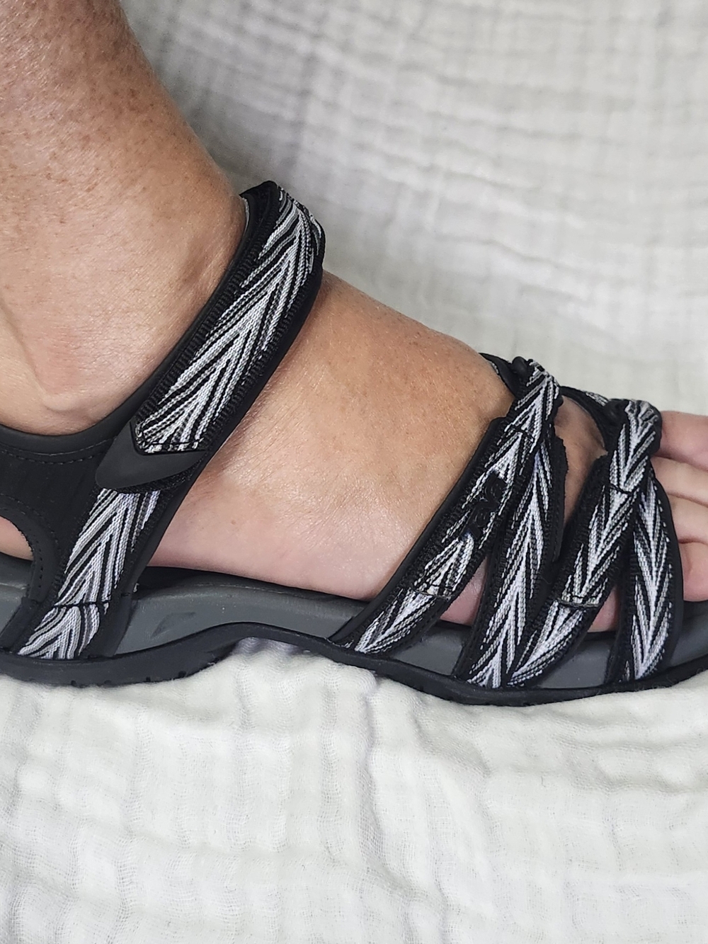 Teva Women's Tirra Size 8 Black Gray White Strappy Sandals - Water Shoes - Picture 9 of 10